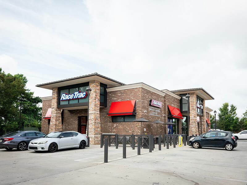RaceTrac exterior signage